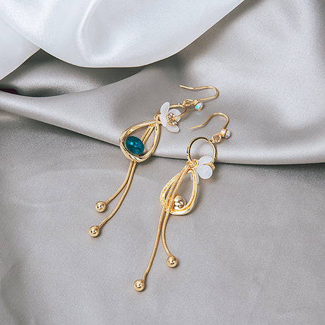 White Flower Hollow Teardrop Chain Design Dangle Earrings With Shiny Zircon Decor Elegant Style Copper Jewelry Female Gift