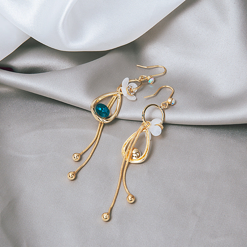 White Flower Hollow Teardrop Chain Design Dangle Earrings With Shiny Zircon Decor Elegant Style Copper Jewelry Female Gift