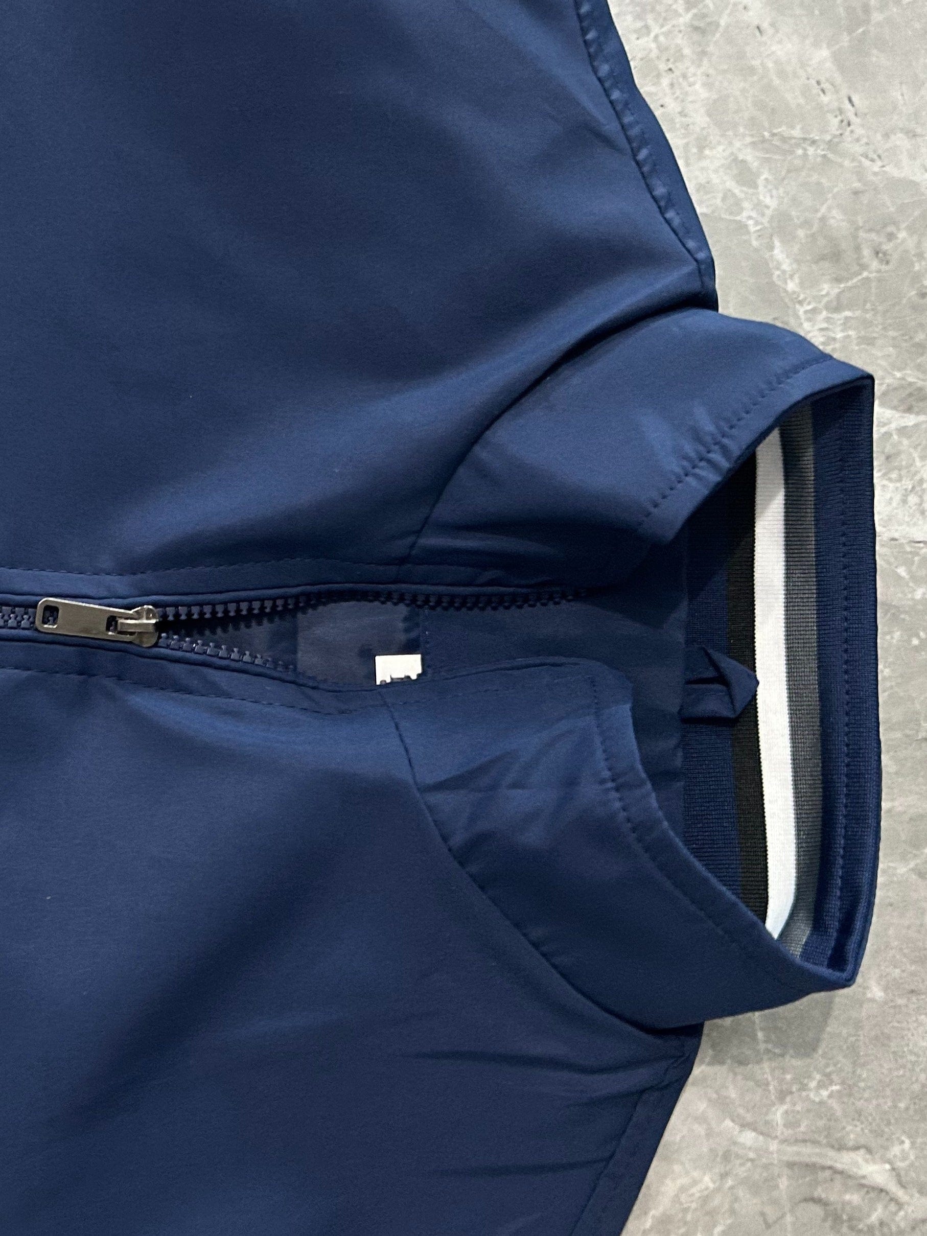 Sophie Store Elevate Your Style: Men's Regular Fit Stand Collar Windbreaker for a Hipster College Look in Spring and Autumn