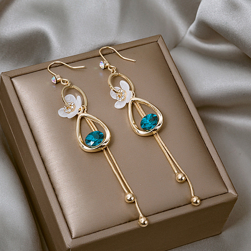 White Flower Hollow Teardrop Chain Design Dangle Earrings With Shiny Zircon Decor Elegant Style Copper Jewelry Female Gift