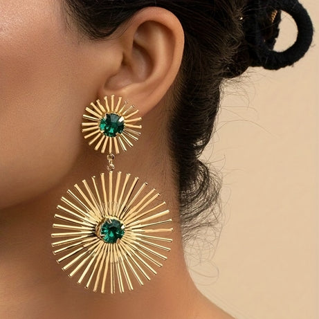 Golden Sun Exaggerated Sun Design With Emerald Shiny Zircon Decor Dangle Earrings Retro Luxury Style Zinc Alloy Jewelry Banquet Ornaments