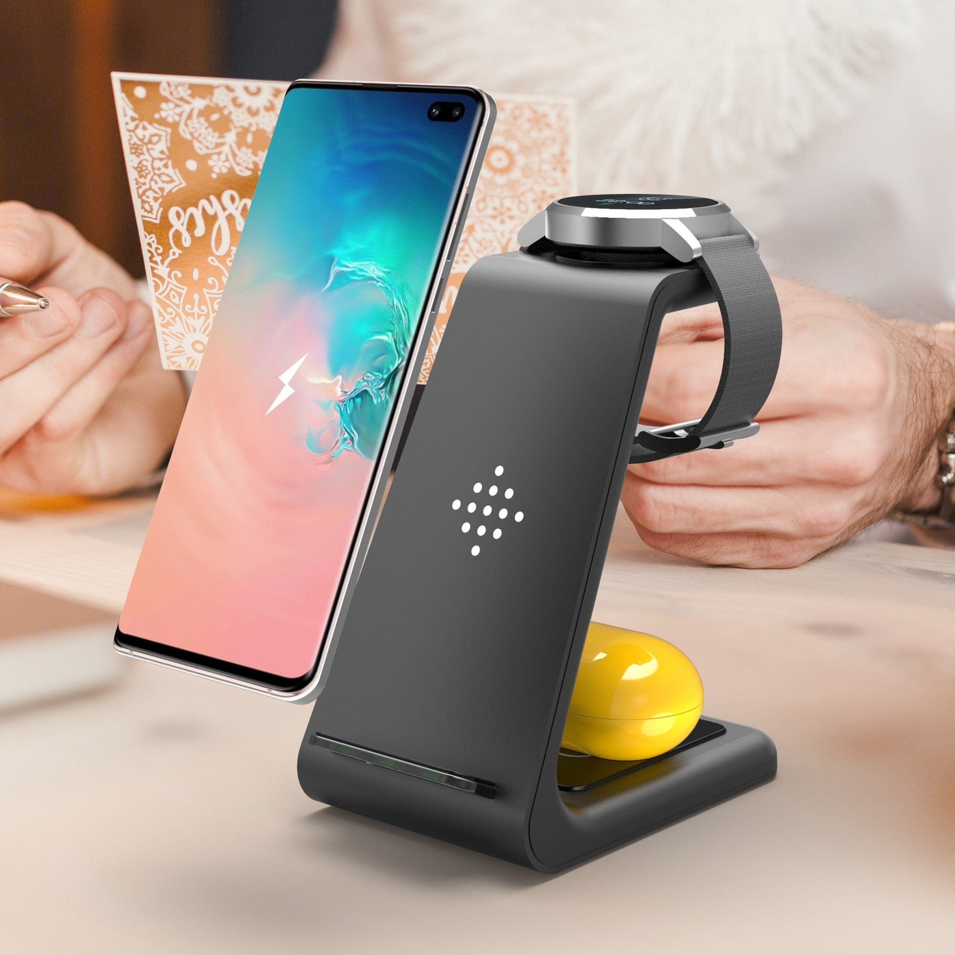 Trade Castle Mobile 3 In 1 Fast Charging Station Wireless Charger Stand Wireless Quick Charge Dock For Phone Holder